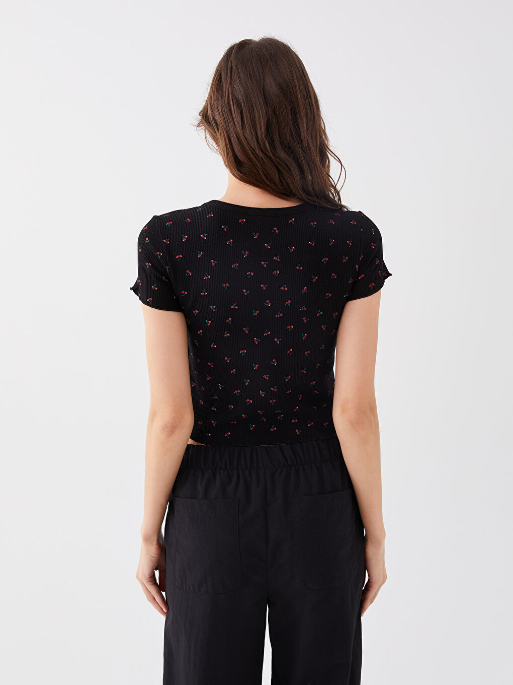 Siyah Bisiklet Yaka Desenli Kısa Kollu Kadın Crop-4