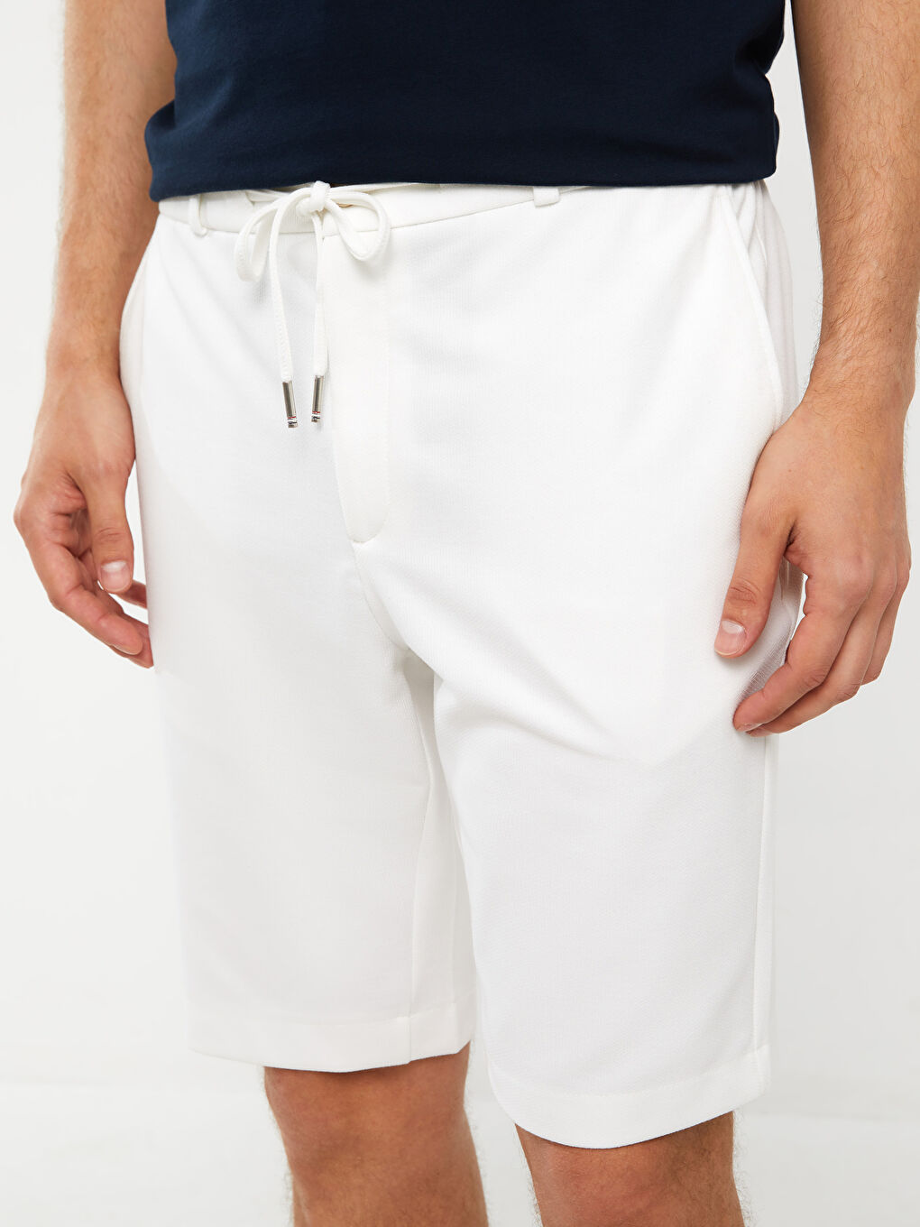 Beyaz Slim Fit Armürlü Erkek Şort-2