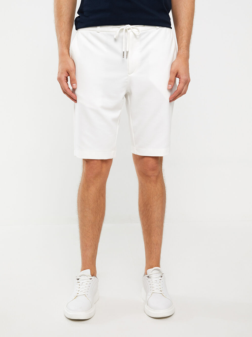 Beyaz Slim Fit Armürlü Erkek Şort-3