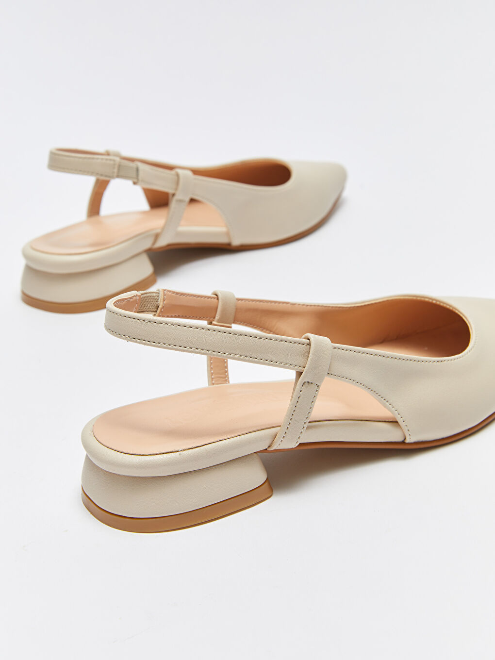 Bej Deri Görünümlü Sivri Burun Kadın Babet-4