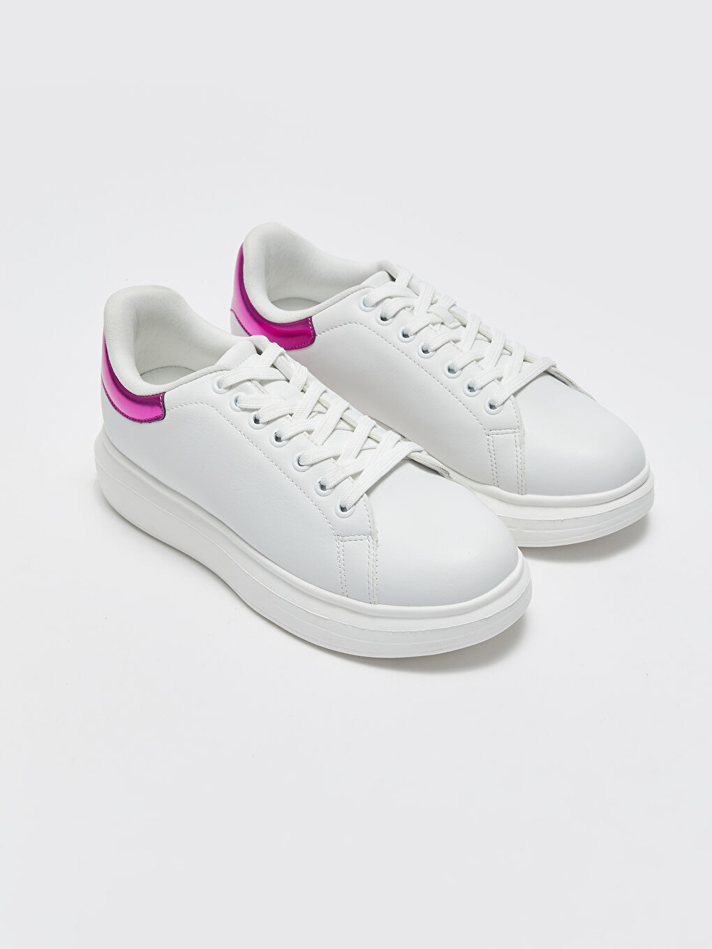 Beyaz Bağcıklı Kadın Spor Ayakkabı