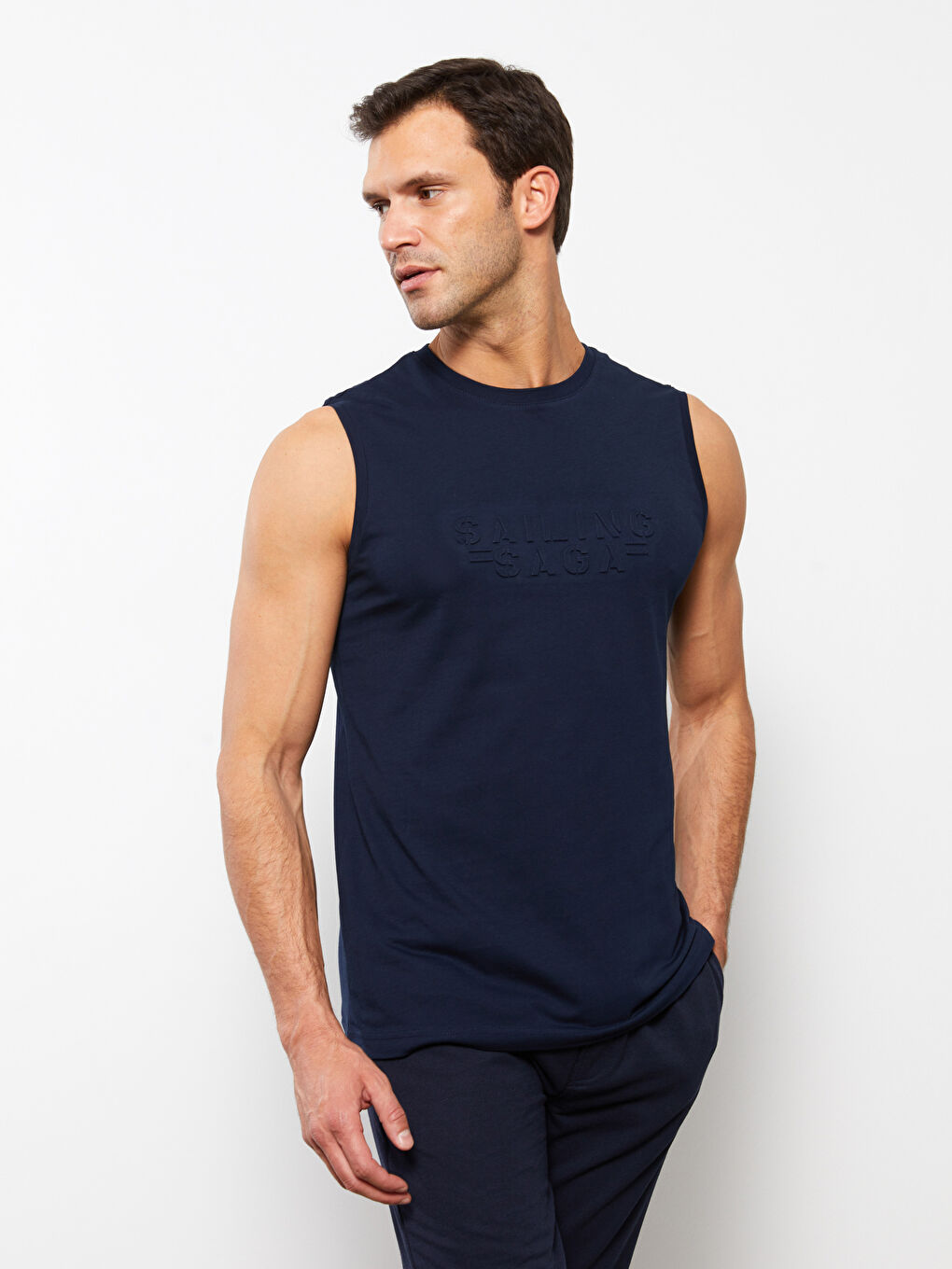 تيشيرت بدون أكمام مطبوع برقبة دائرية جيرسي للرجال