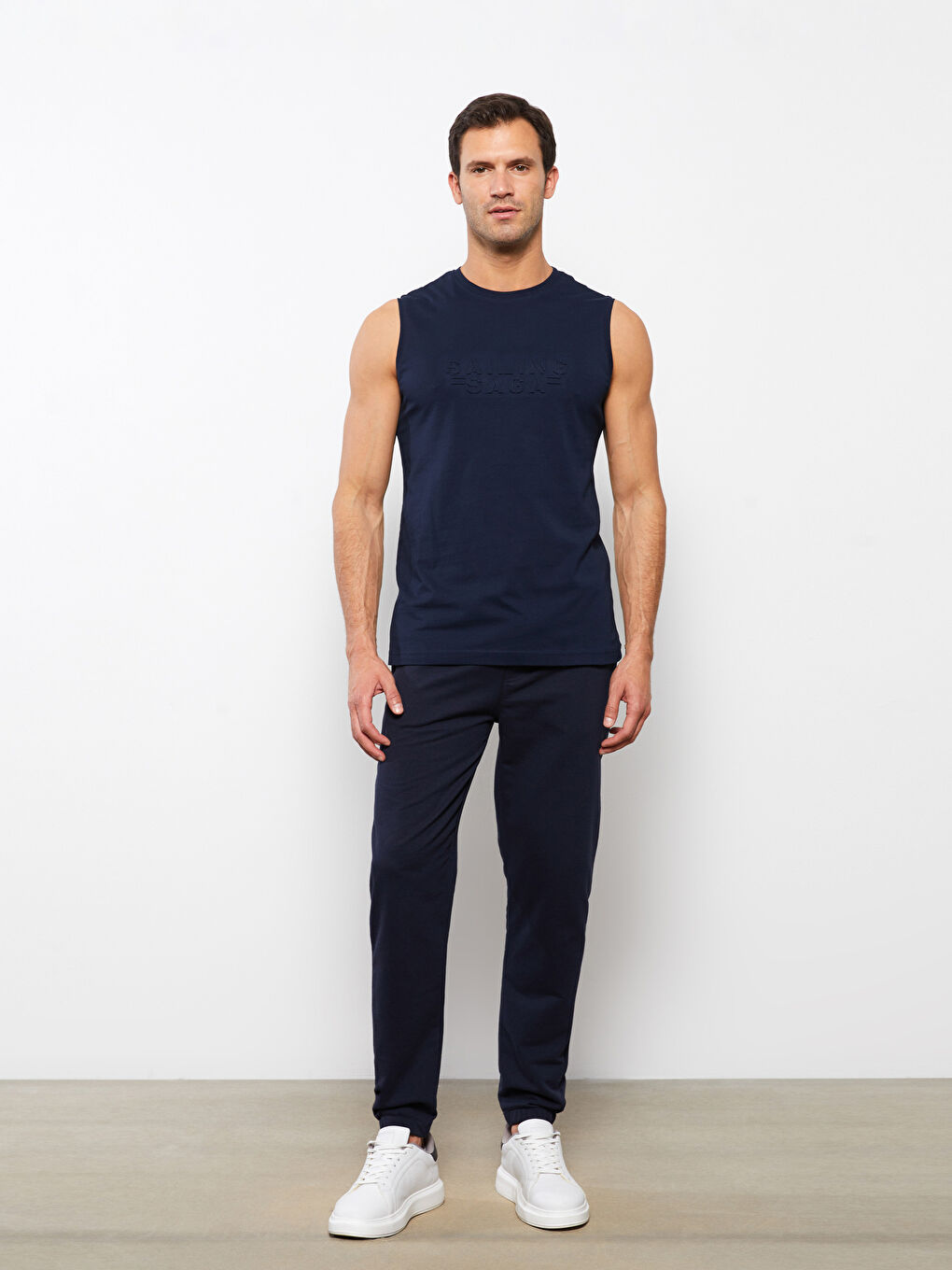 تيشيرت بدون أكمام مطبوع برقبة دائرية جيرسي للرجال-1