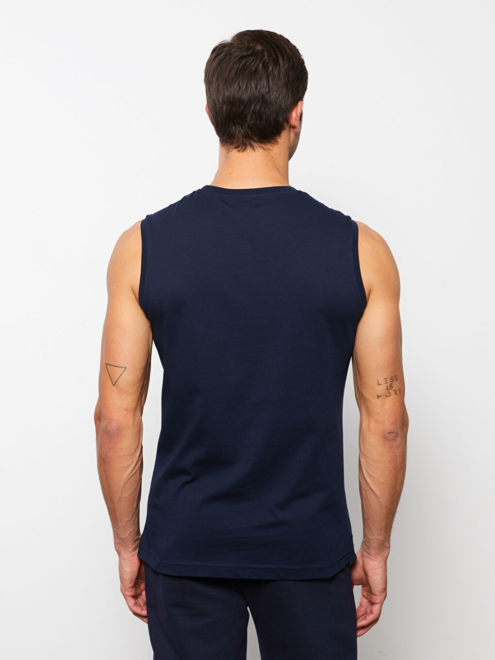 تيشيرت بدون أكمام مطبوع برقبة دائرية جيرسي للرجال-4