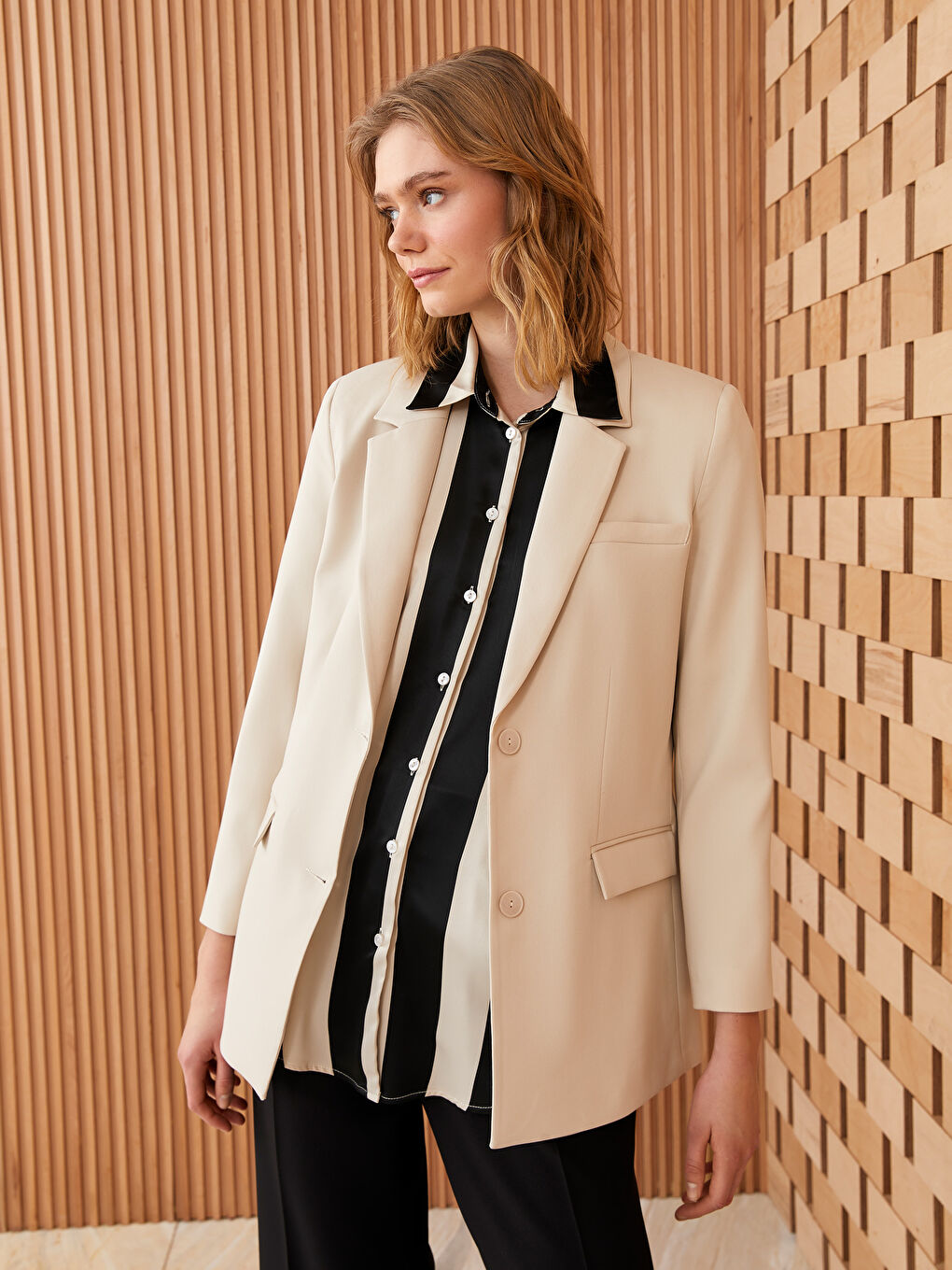 Bej Kadın Önden Düğmeli Blazer Ceket-1