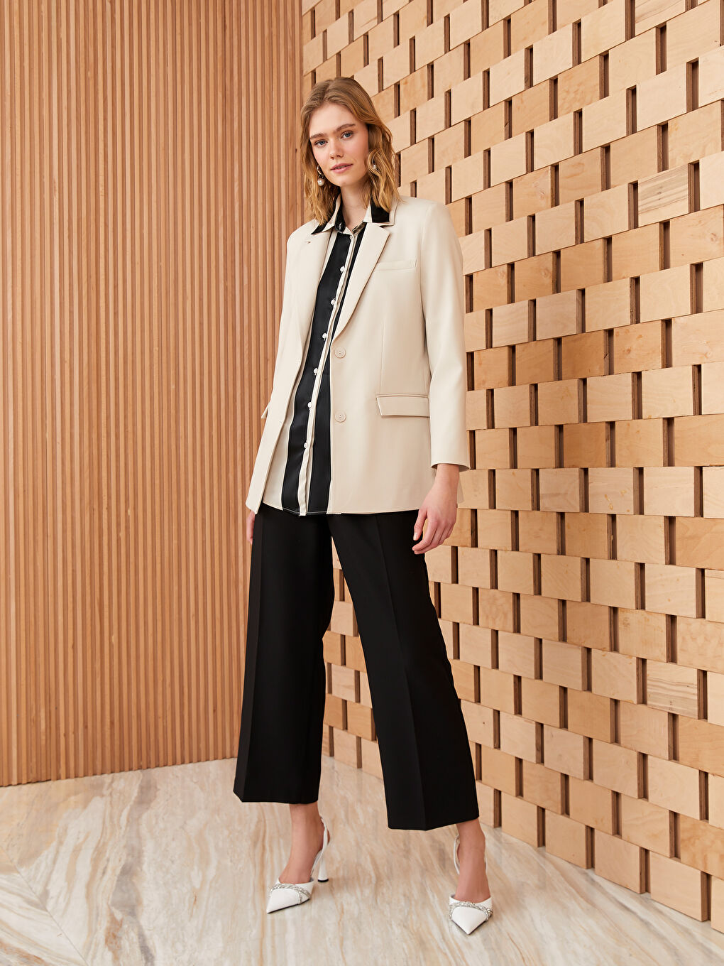 Bej Kadın Önden Düğmeli Blazer Ceket-2