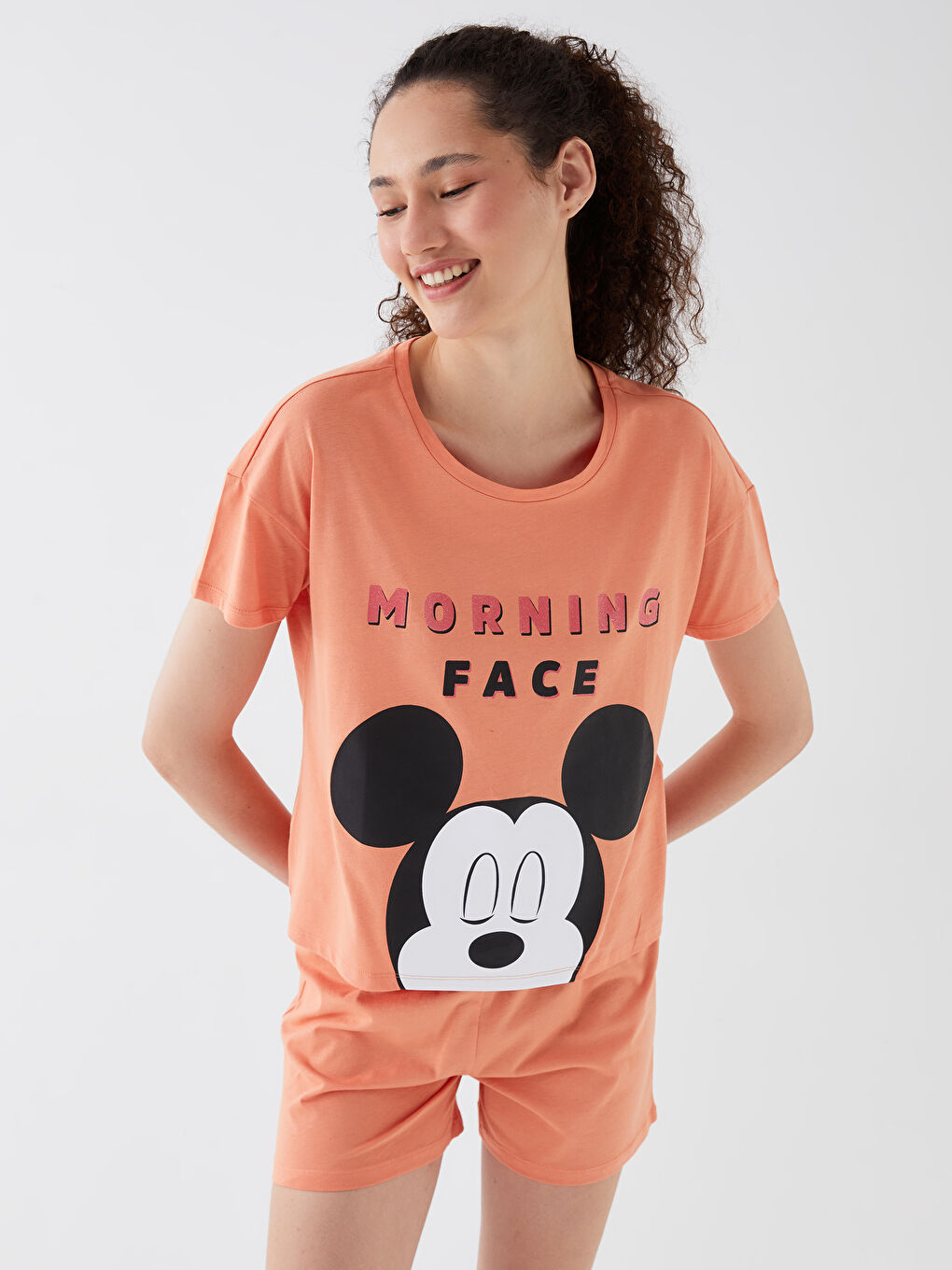 LCW Young Açık Mercan Bisiklet Yaka Mickey Mouse Baskılı Kısa Kollu Kadın Şortlu Pijama Takımı - 1