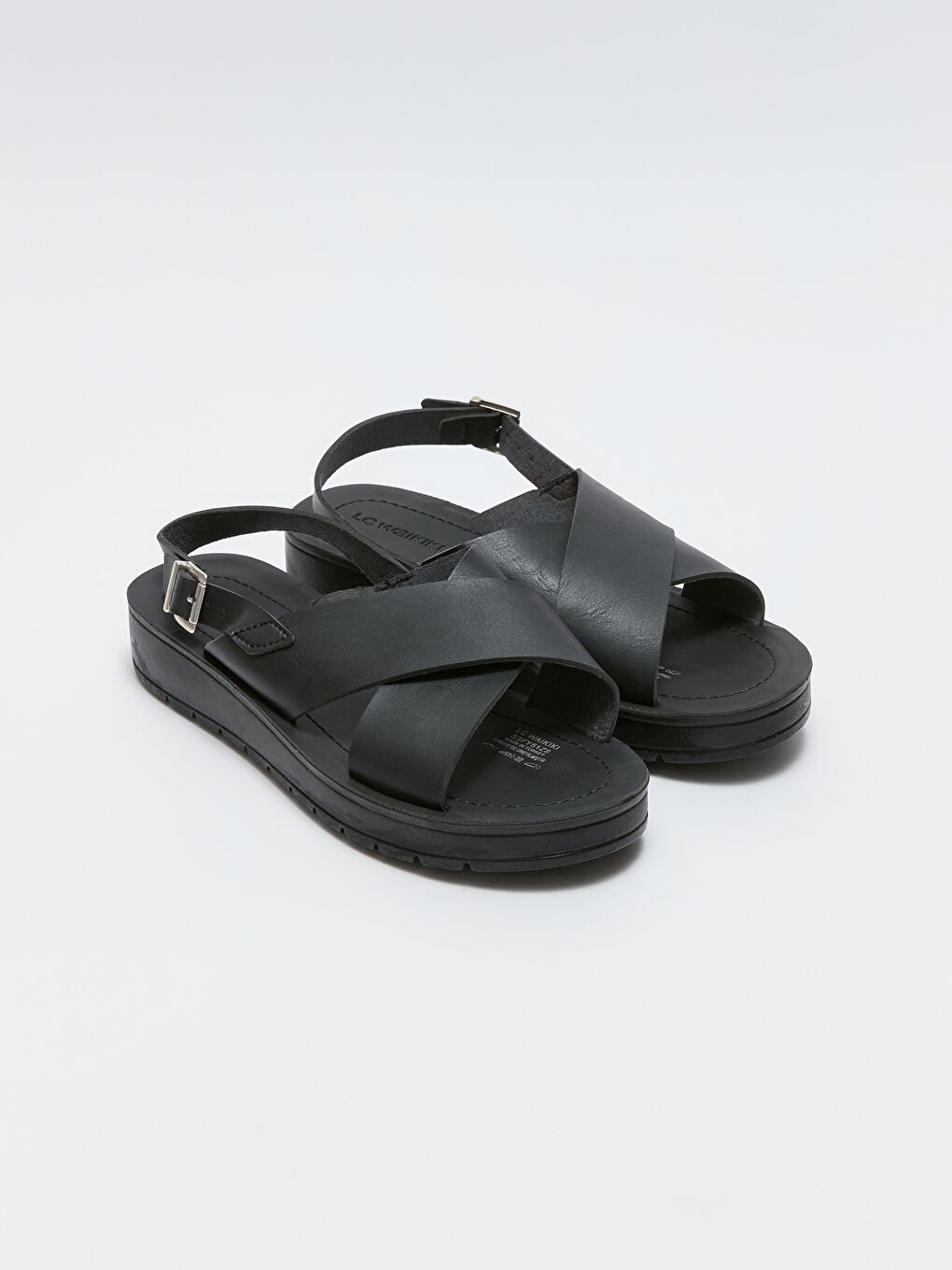 Siyah Çapraz Bantlı Toka Detaylı Kadın Sandalet