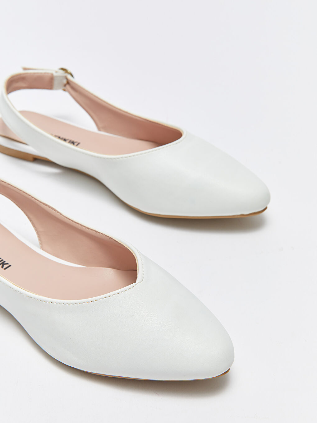 Beyaz Deri Görünümlü Kadın Babet-2