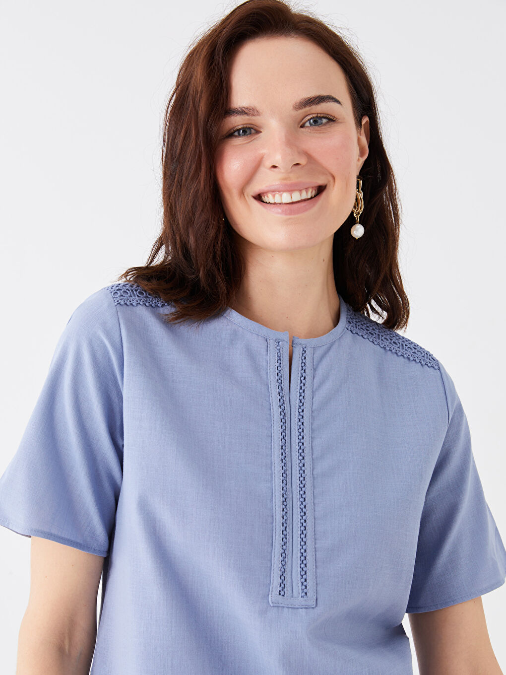 Mavi Kaçık Yaka Nakışlı Kısa Kollu Kadın Bluz-2