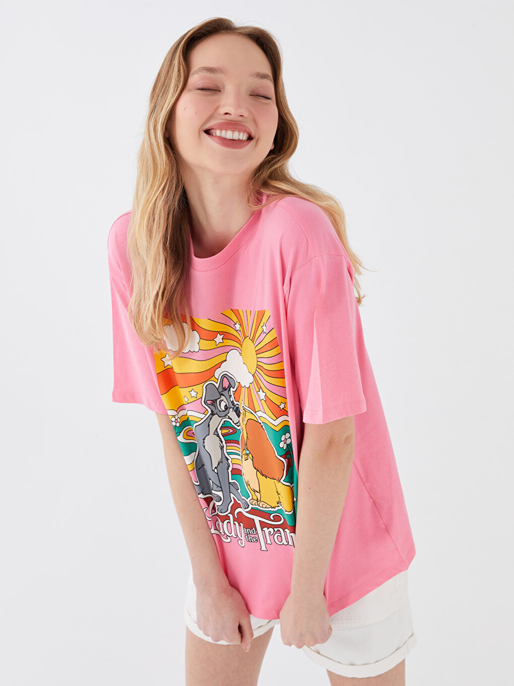 T-shirt pour Femmes à Manches Courtes Imprimé La Belle et le Clochard à Col Rond-1