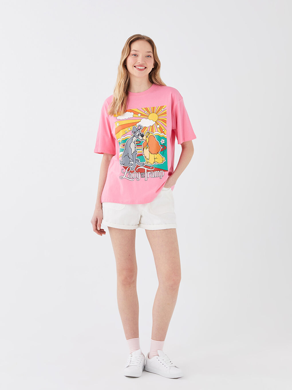 T-shirt pour Femmes à Manches Courtes Imprimé La Belle et le Clochard à Col Rond-2