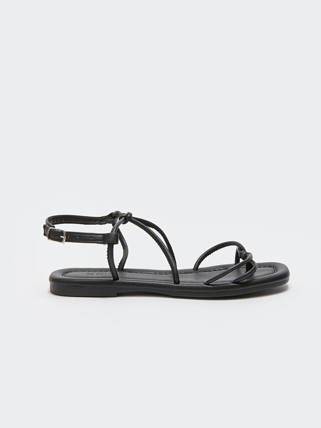 Siyah Toka Detaylı İnce Bantlı Kadın Sandalet-1