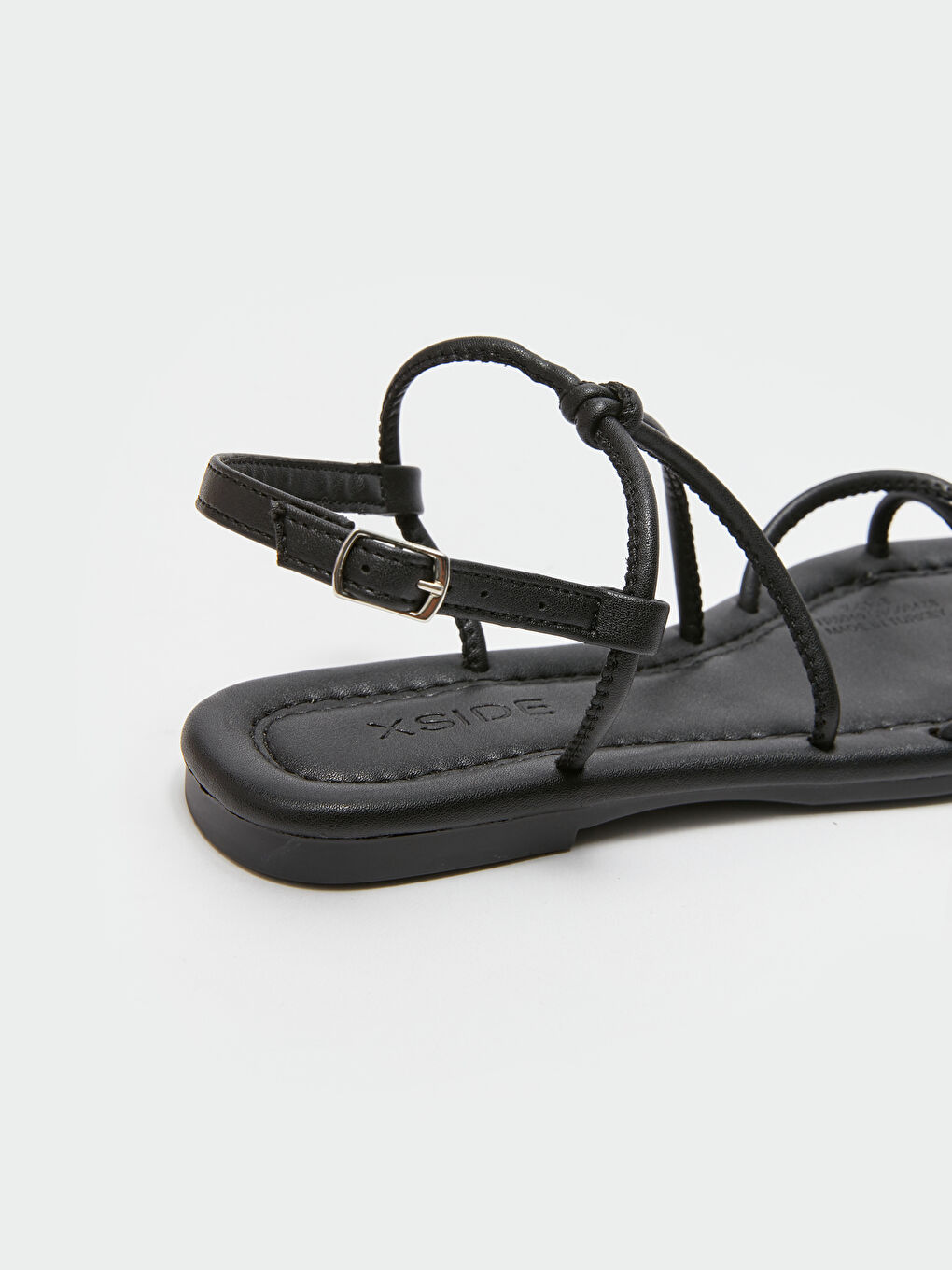 Siyah Toka Detaylı İnce Bantlı Kadın Sandalet-4