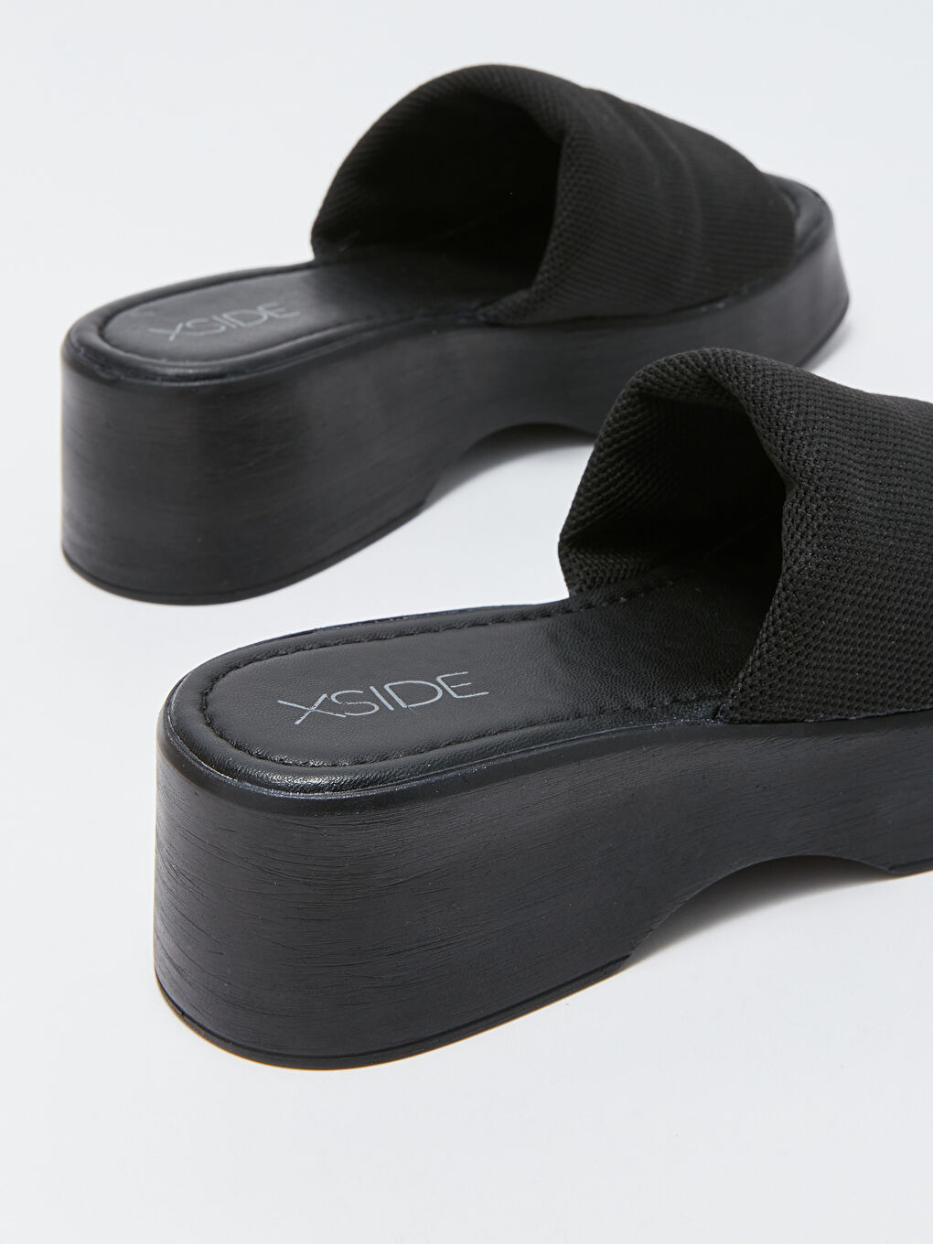 Chaussons à bande unique pour Femmes-4