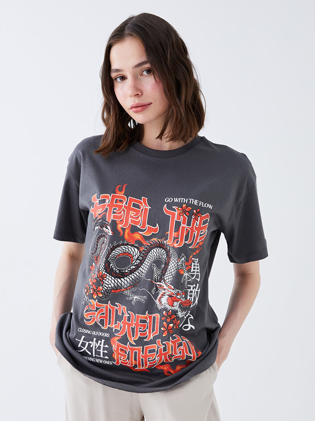 Antrasit Bisiklet Yaka Baskılı Kısa Kollu Kadın Tişört