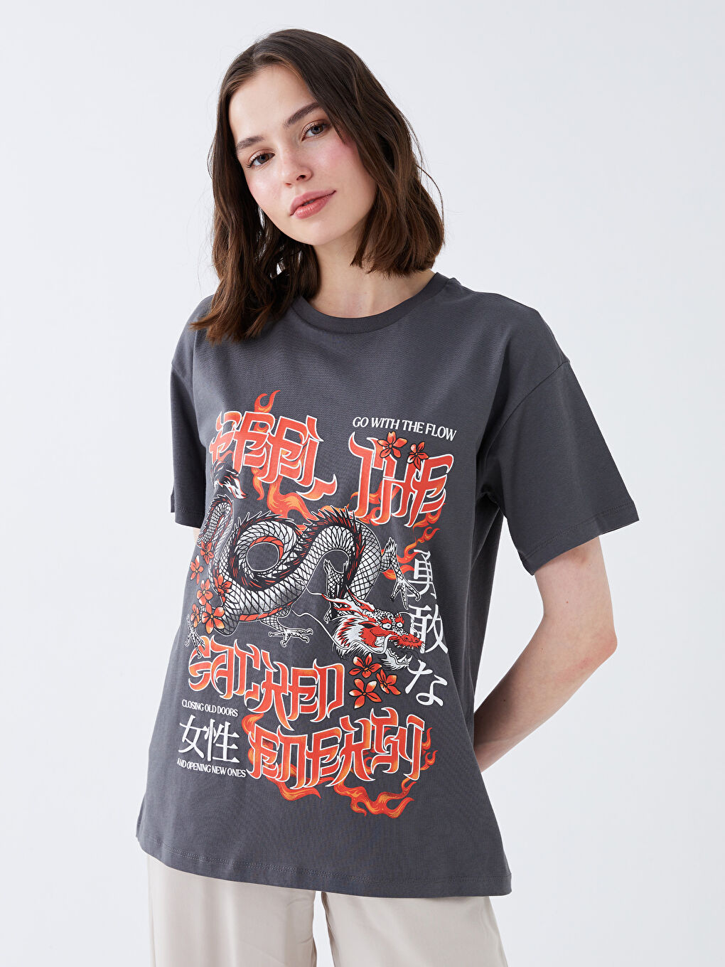 Antrasit Bisiklet Yaka Baskılı Kısa Kollu Kadın Tişört-1