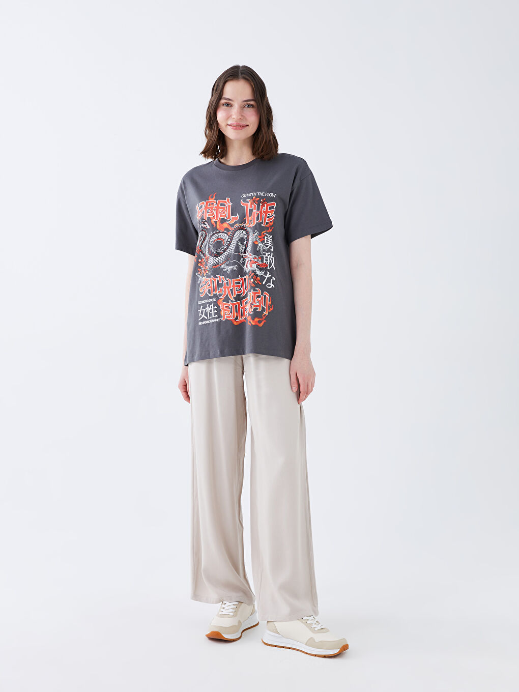 Antrasit Bisiklet Yaka Baskılı Kısa Kollu Kadın Tişört-2