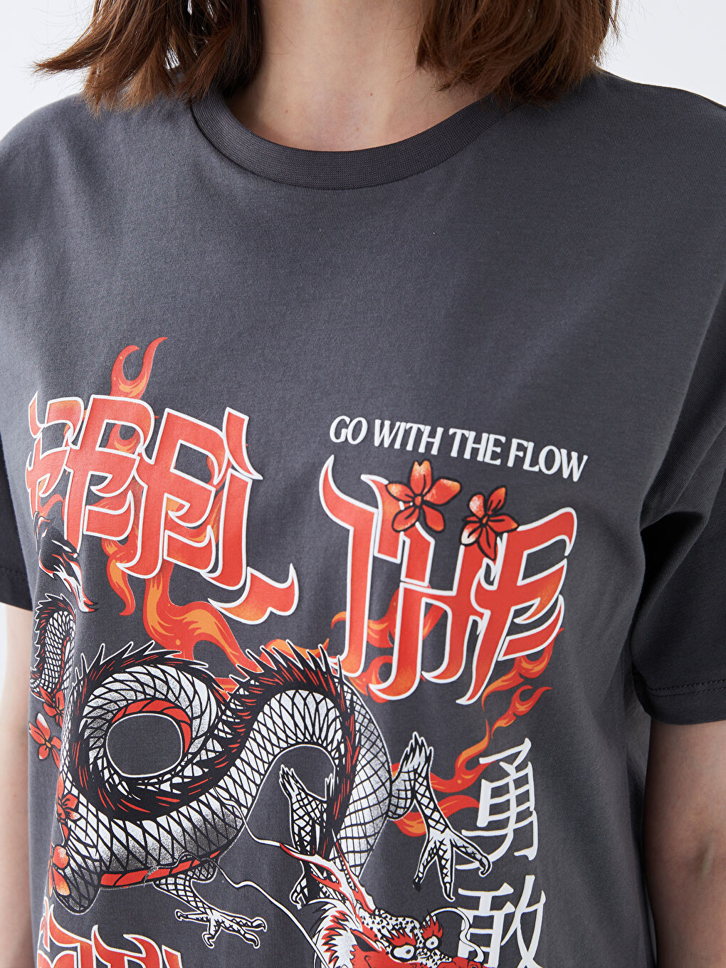 Antrasit Bisiklet Yaka Baskılı Kısa Kollu Kadın Tişört-3