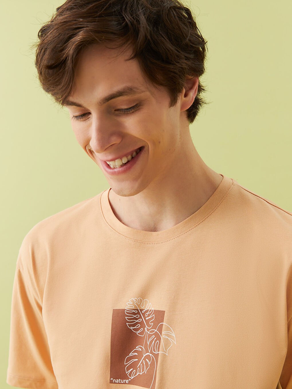 Kahverengi Bisiklet Yaka Kısa Kollu Baskılı Penye Erkek Tişört-2