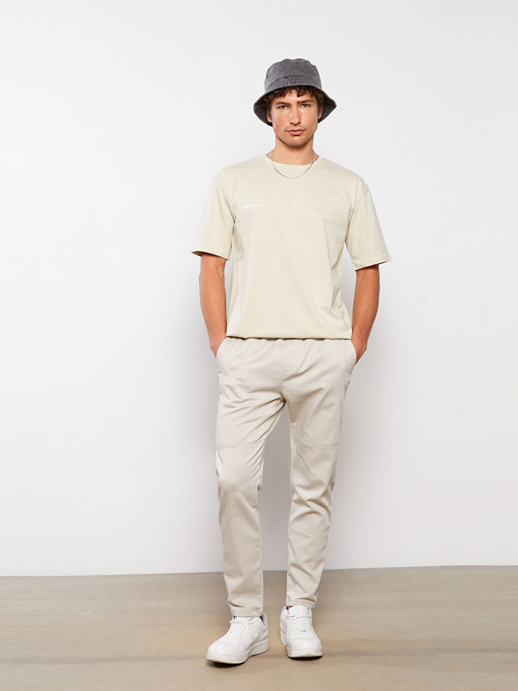 Bej Bisiklet Yaka Kısa Kollu Baskılı Penye Erkek Tişört-3