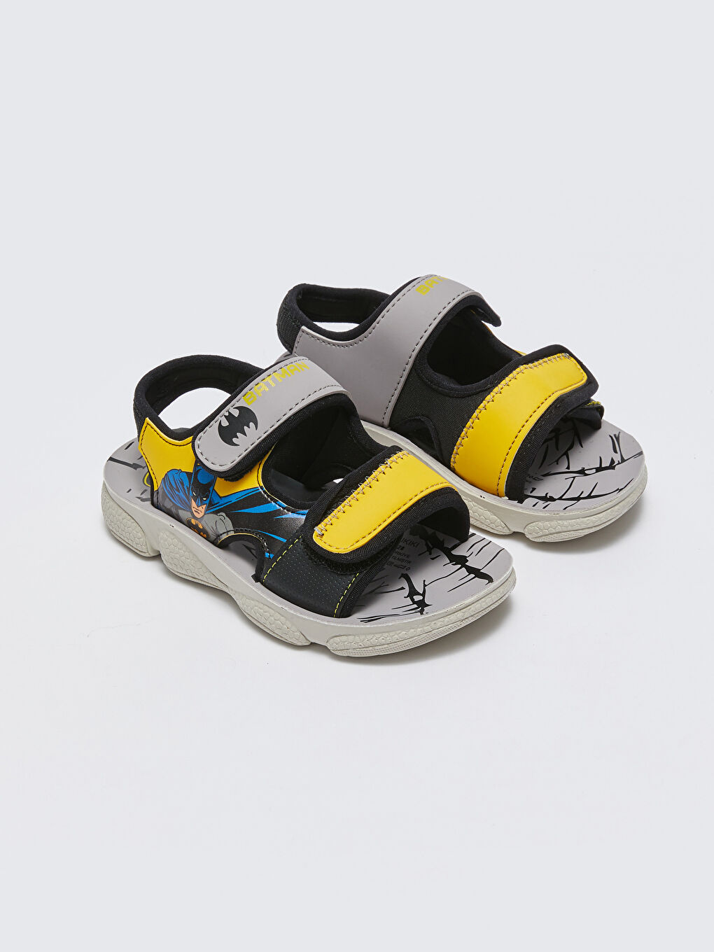 Ұлдарға арналған батман принтті сандалдар