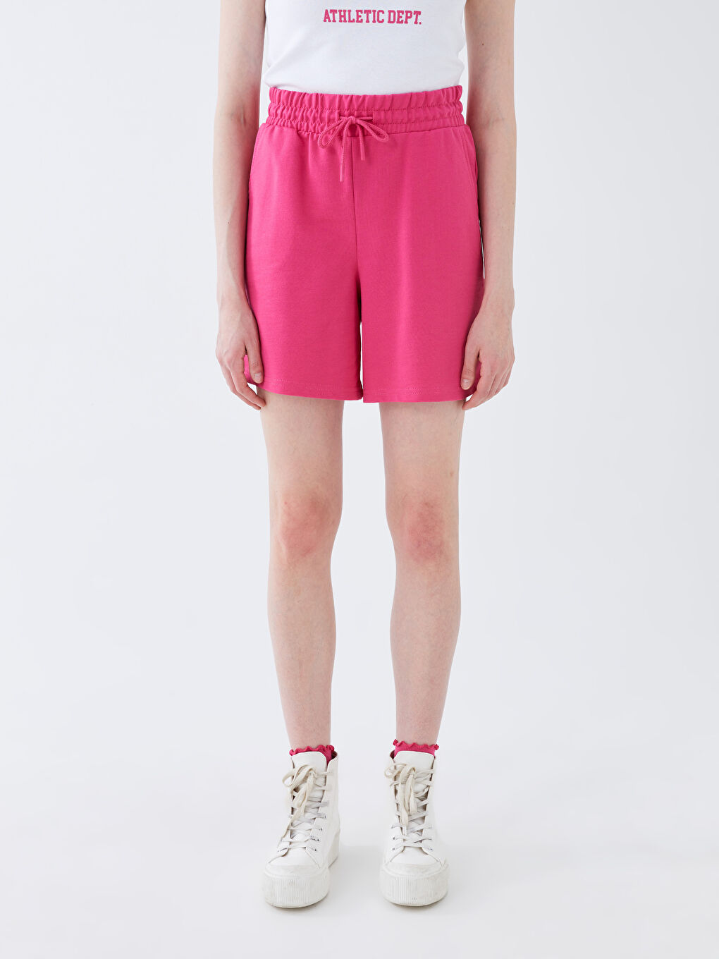 شورت نسائي بخصر مطاطي وتفاصيل جيوب-3