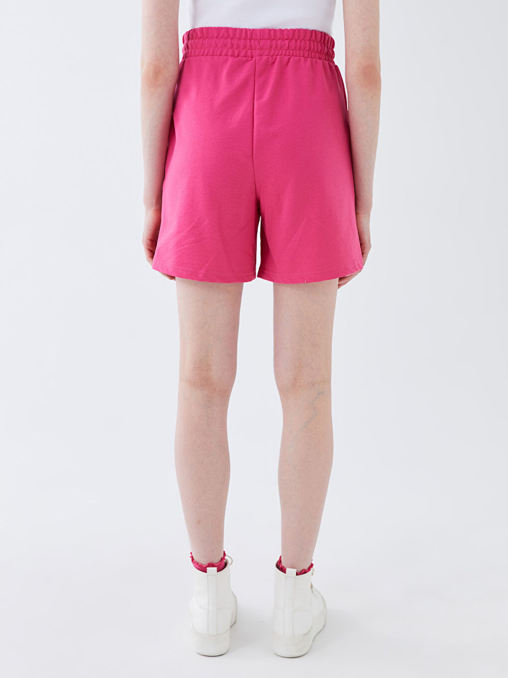 شورت نسائي بخصر مطاطي وتفاصيل جيوب-4