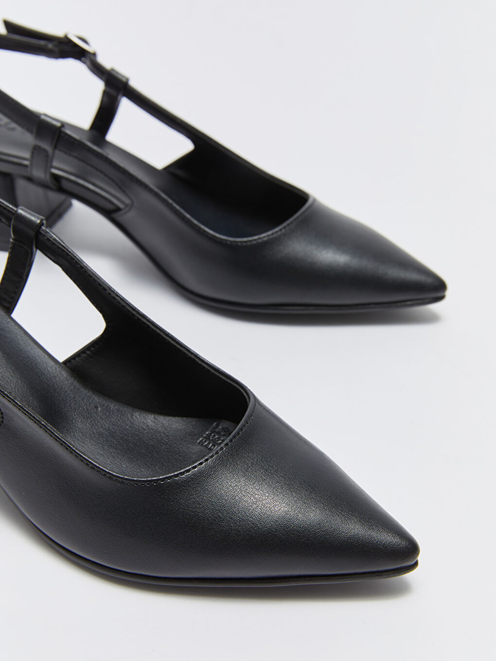 Siyah Sivri Burun Kadın Topuklu Ayakkabı-2