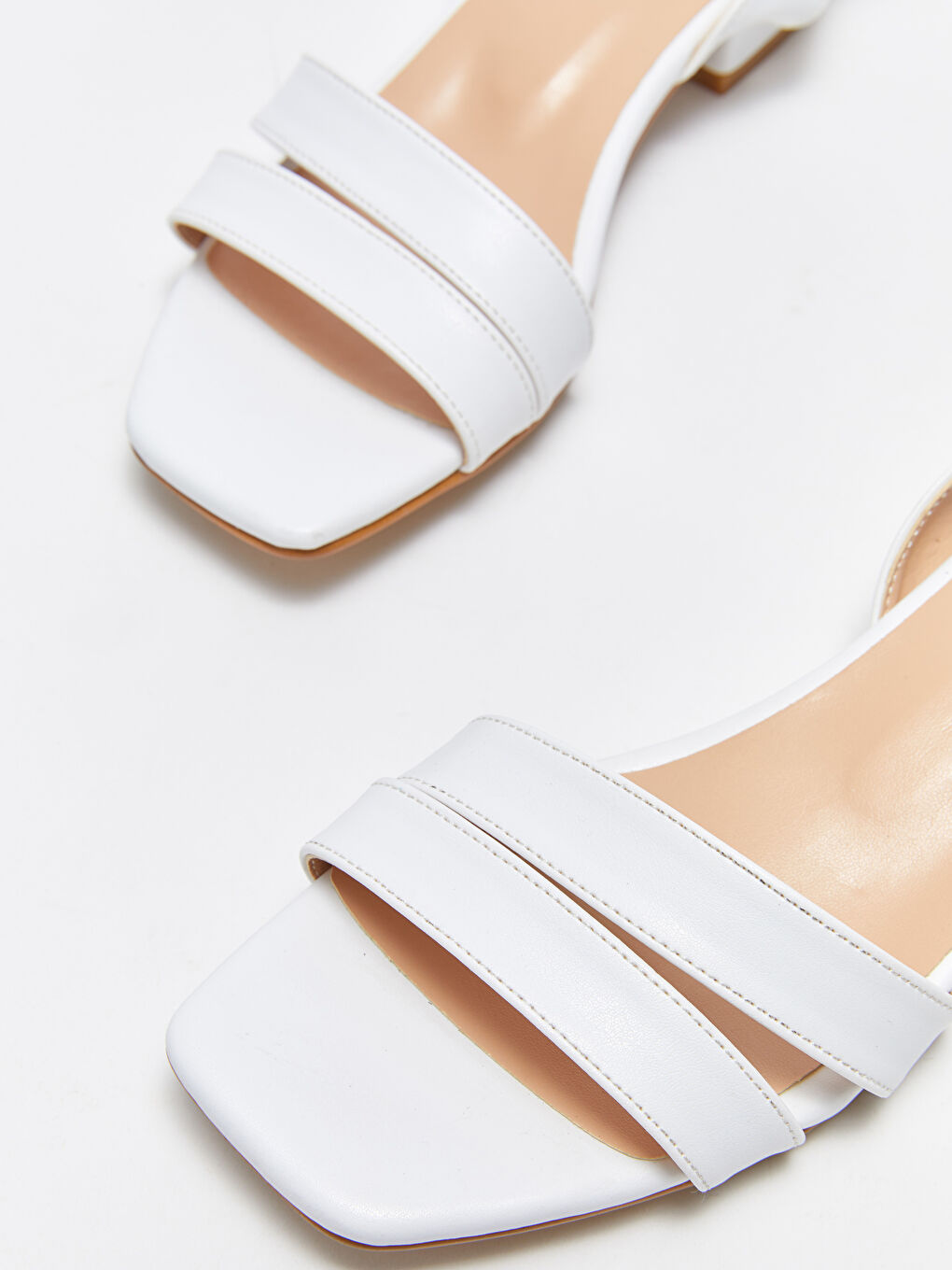 Beyaz Çift Bantlı Kadın Topuklu Sandalet-4
