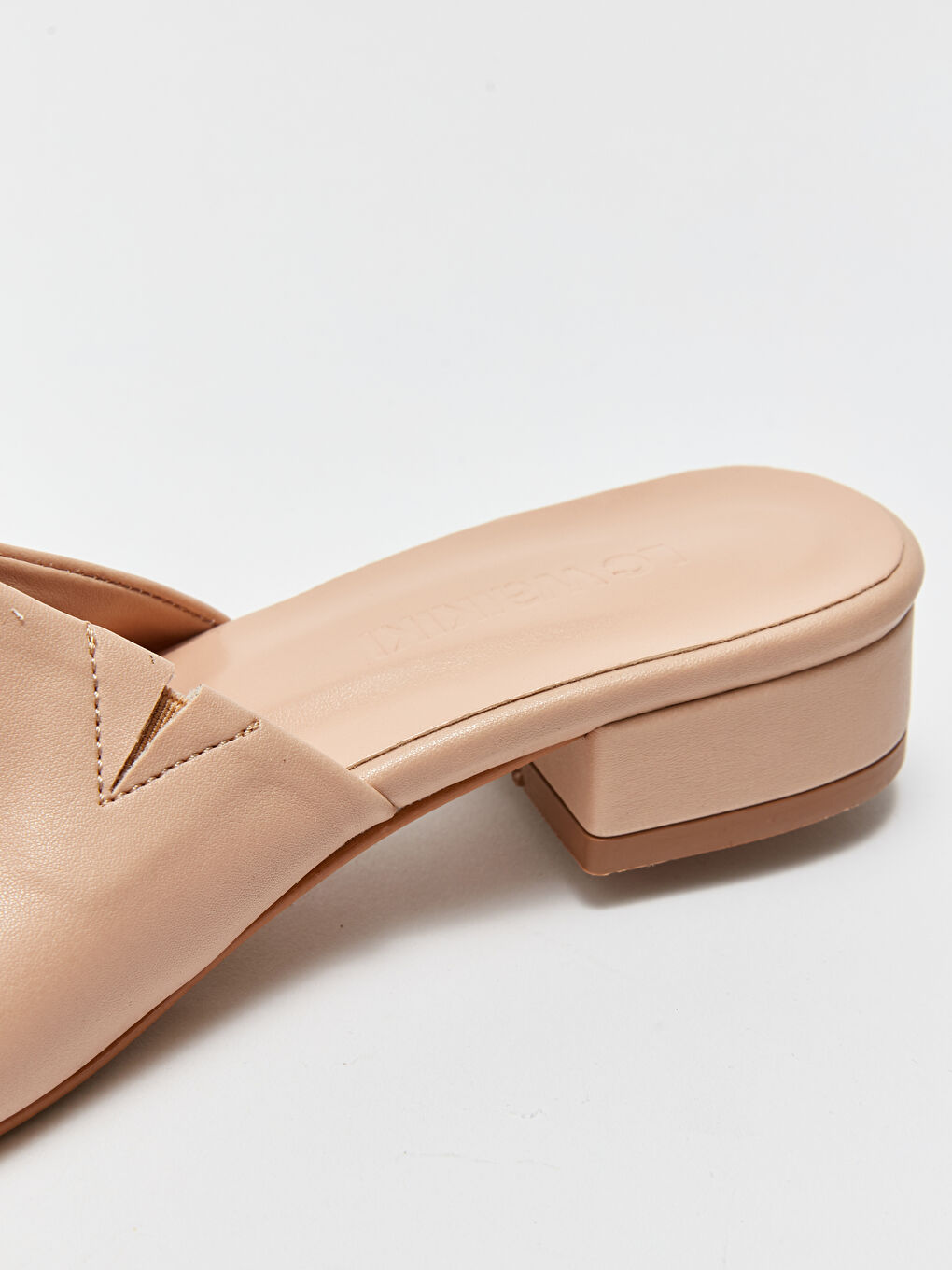 Bej Deri Görünümlü Topuklu Kadın Terlik-5