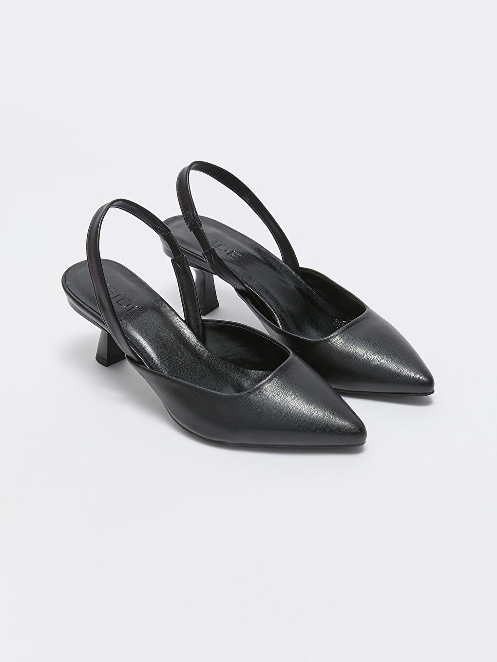 Siyah Deri Görünümlü Sivri Burun Kadın Topuklu Ayakkabı