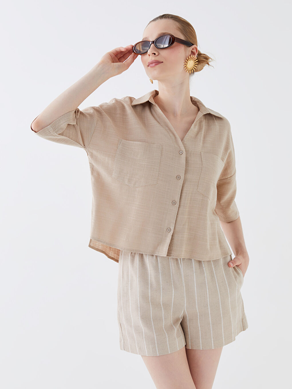 Bej Kendinden Desenli Kısa Kollu Keten Görünümlü Kadın Gömlek-1