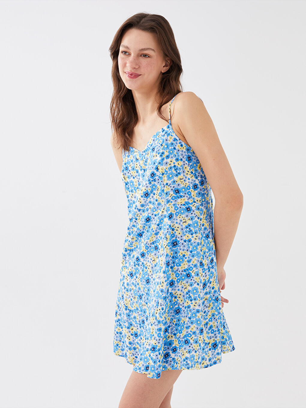 فستان للسيدات بِحَمّالات بنقشة مُزهر وياقة على شكل قلب-1