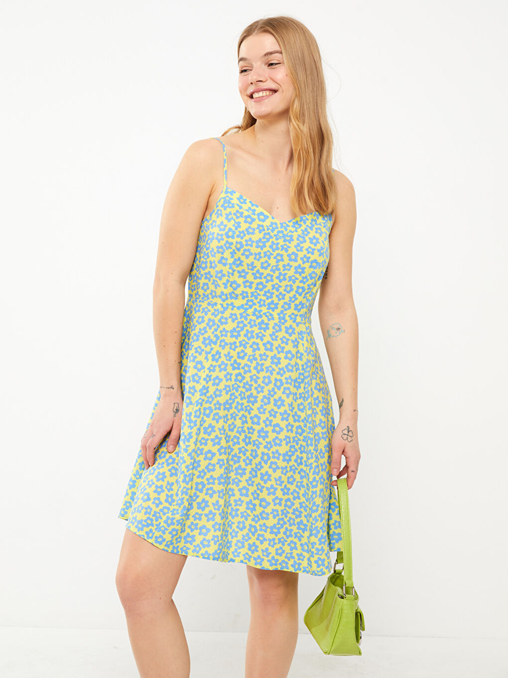 فستان للسيدات بِحَمّالات بنقشة مُزهر وياقة على شكل قلب-2