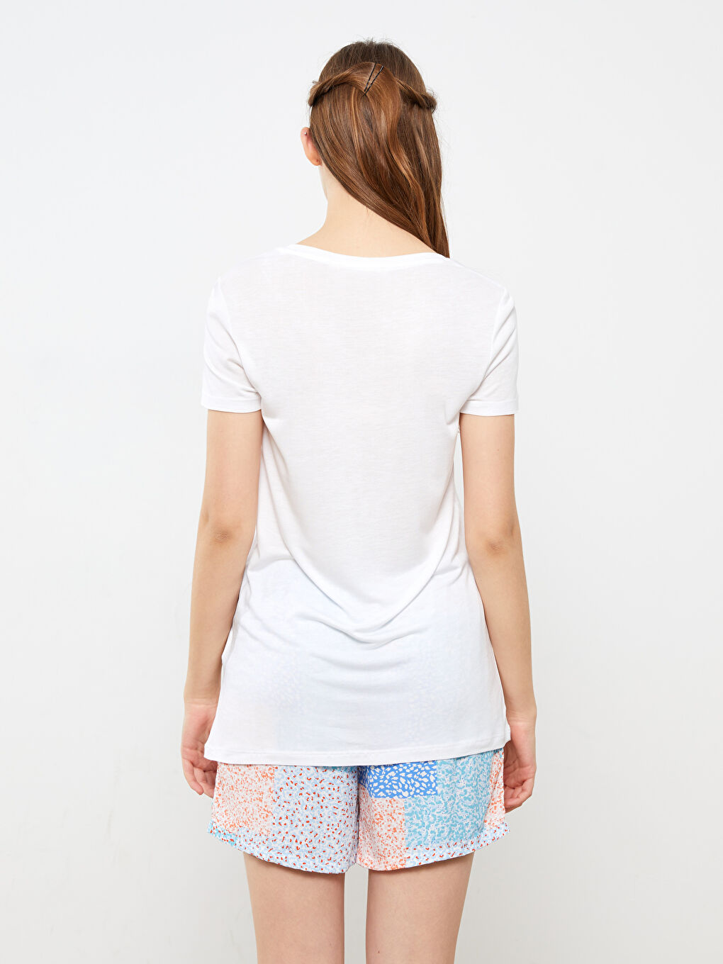 Beyaz Bisiklet Yaka Desenli Kısa Kollu Kadın Şortlu Pijama Takımı-3