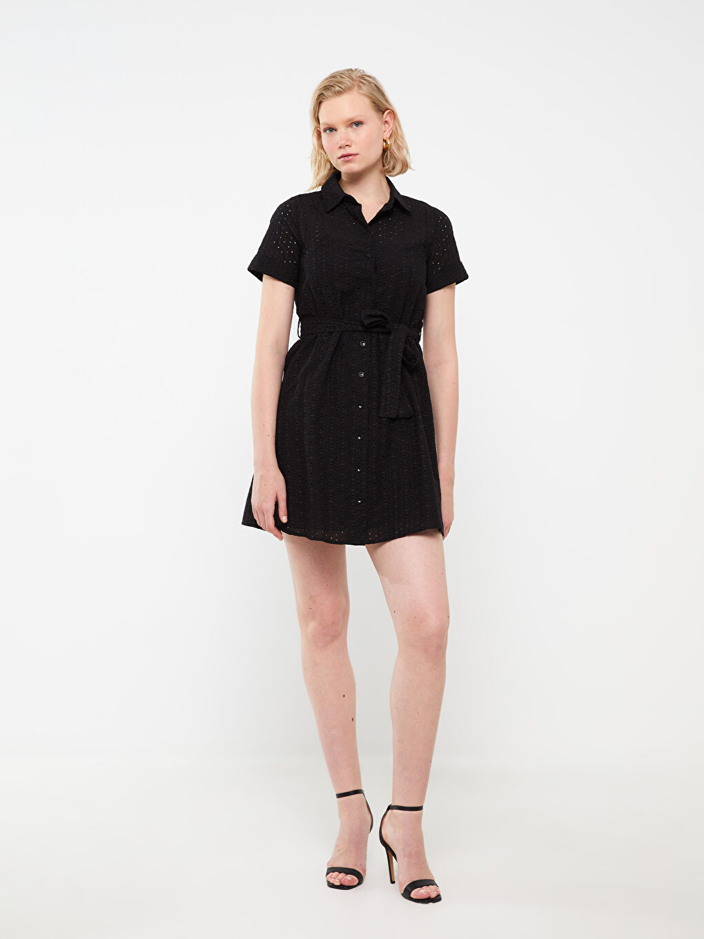 Siyah Gömlek Yaka Kendinden Desenli Kısa Kollu Brode Kadın Elbise-1