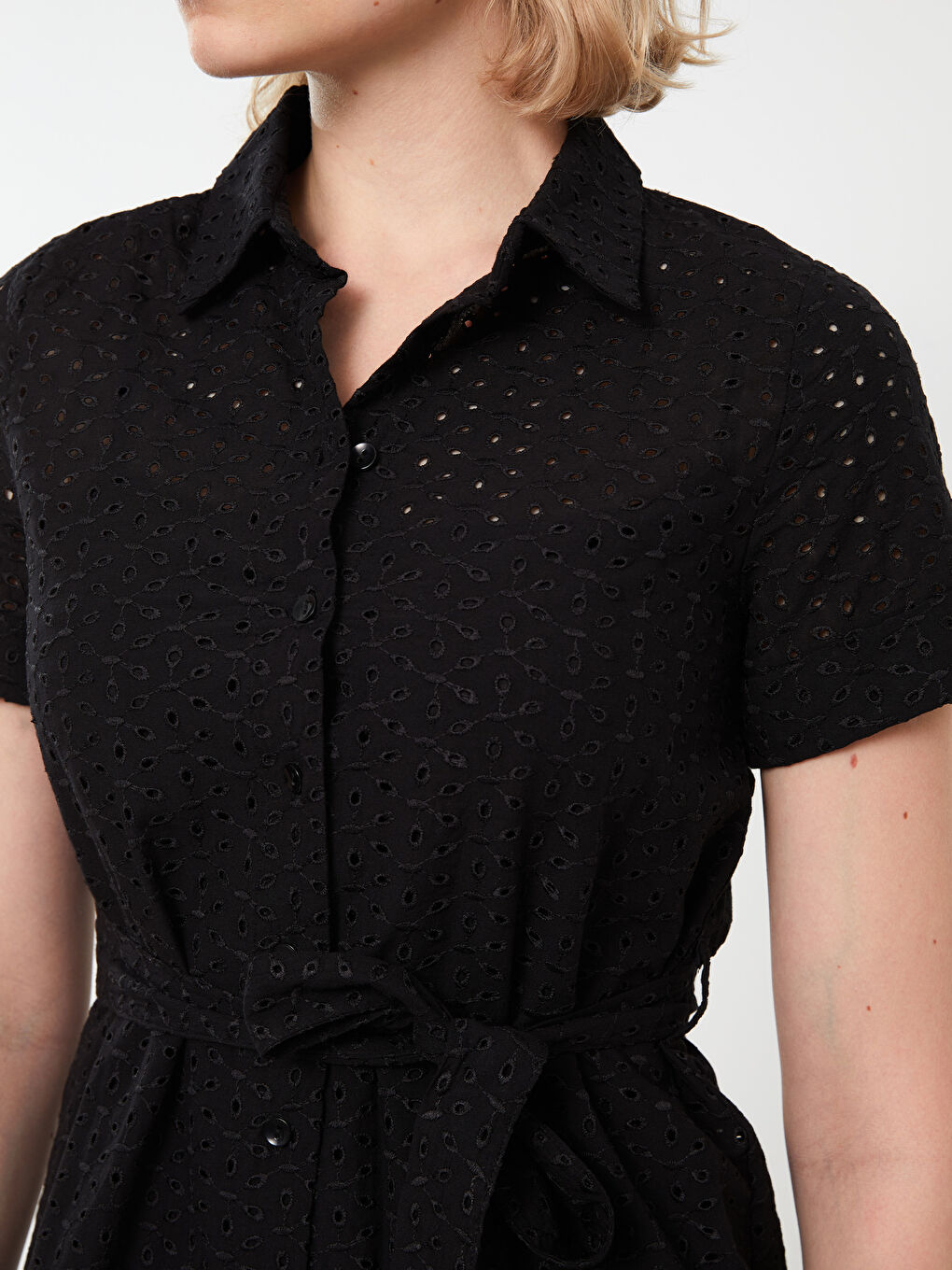 Siyah Gömlek Yaka Kendinden Desenli Kısa Kollu Brode Kadın Elbise-3