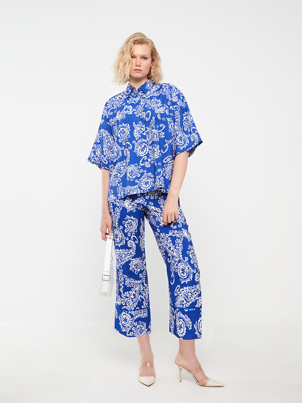 قميص أوفراسايز كم قصير منقوش للسيدات-2