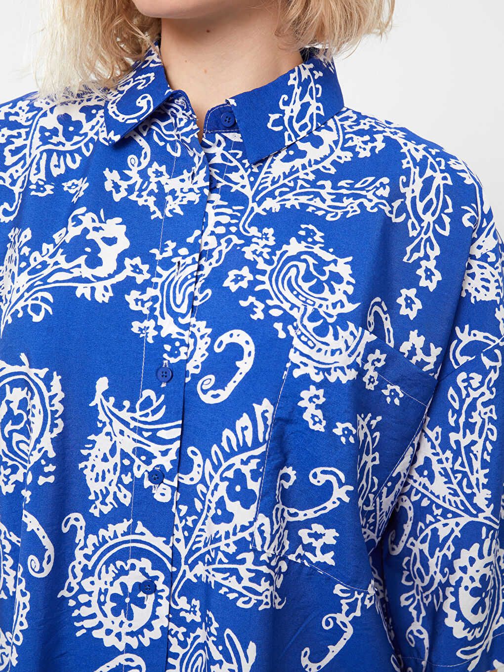 قميص أوفراسايز كم قصير منقوش للسيدات-3