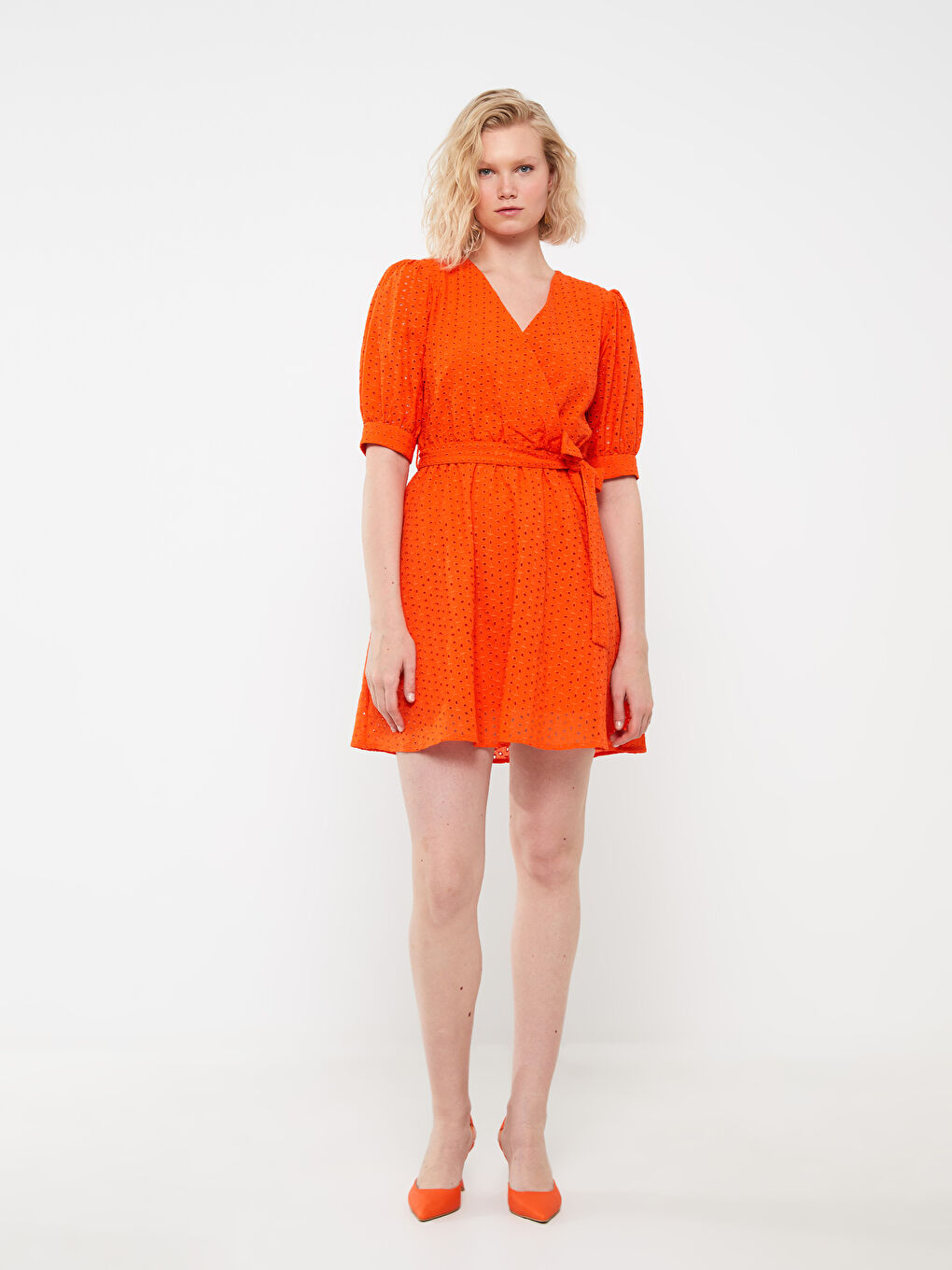 Turuncu Kruvaze Yaka Kendinden Desenli Kısa Kollu Brode Kadın Elbise-1