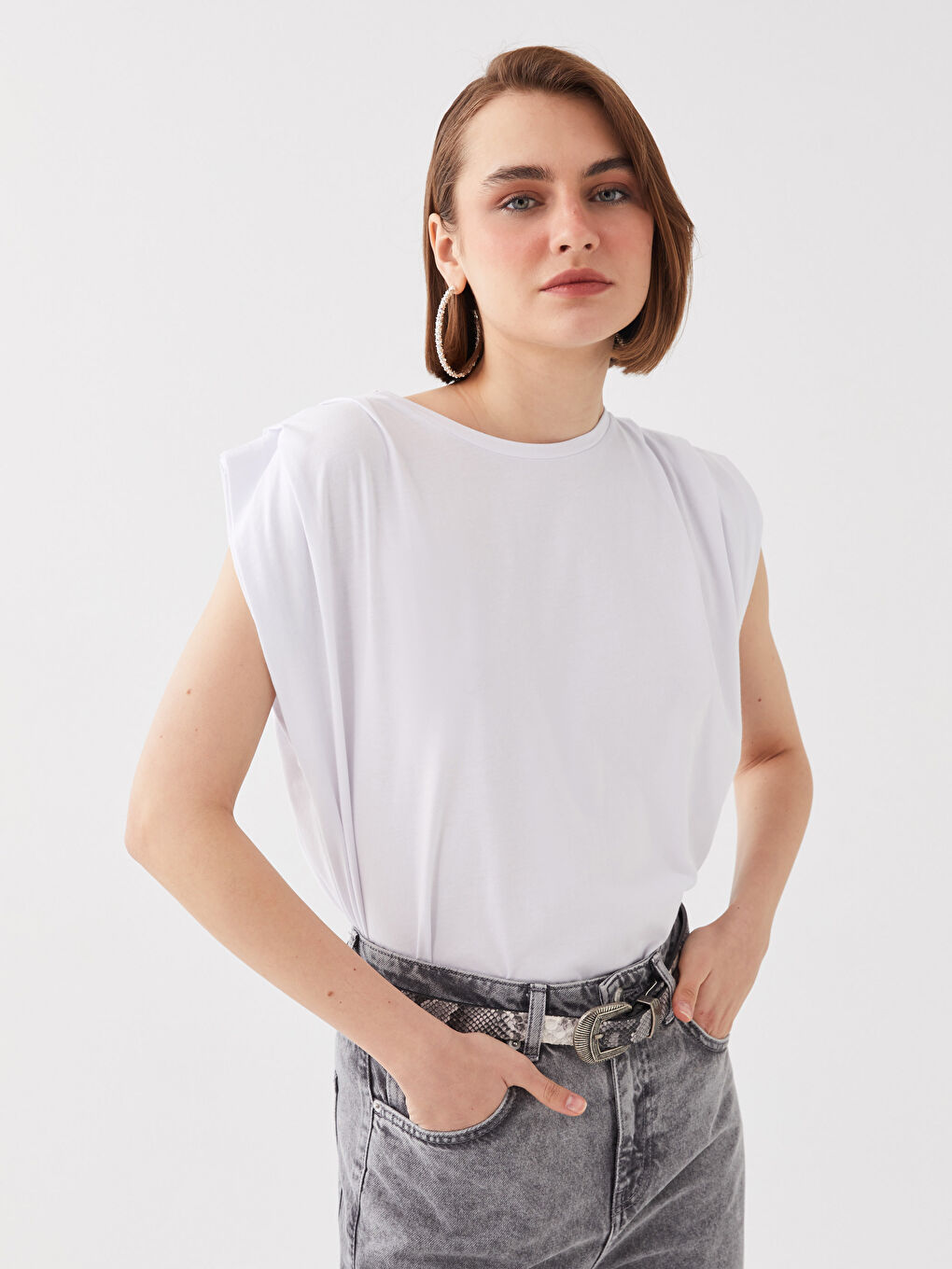 Beyaz Kadın Bisiklet Yaka Düz Atlet