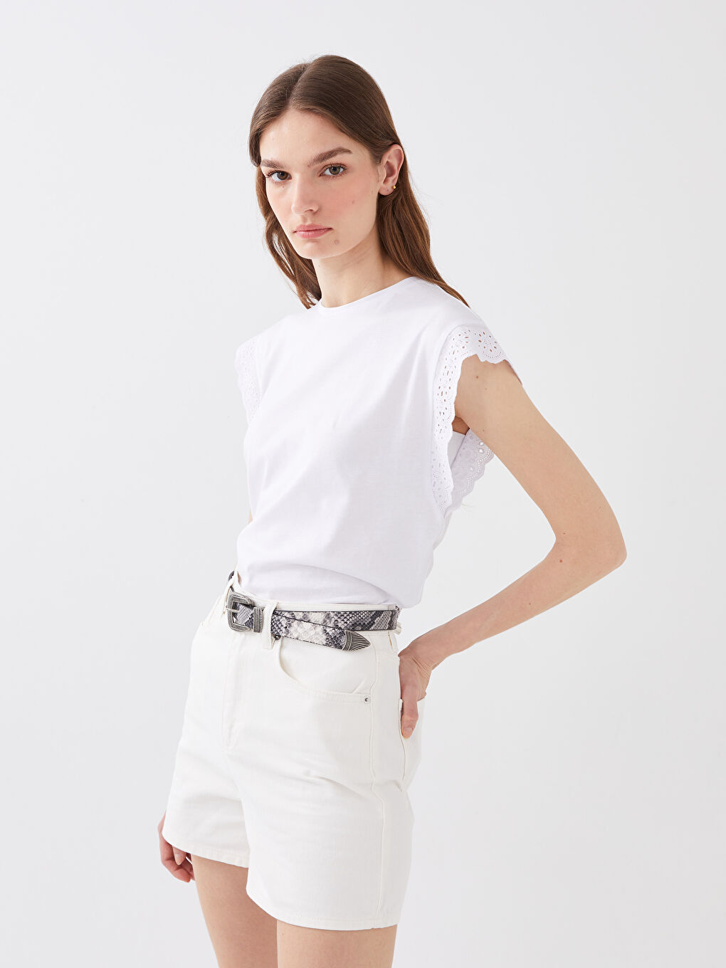 Beyaz Bisiklet Yaka Düz Kısa Kollu Kadın Bluz