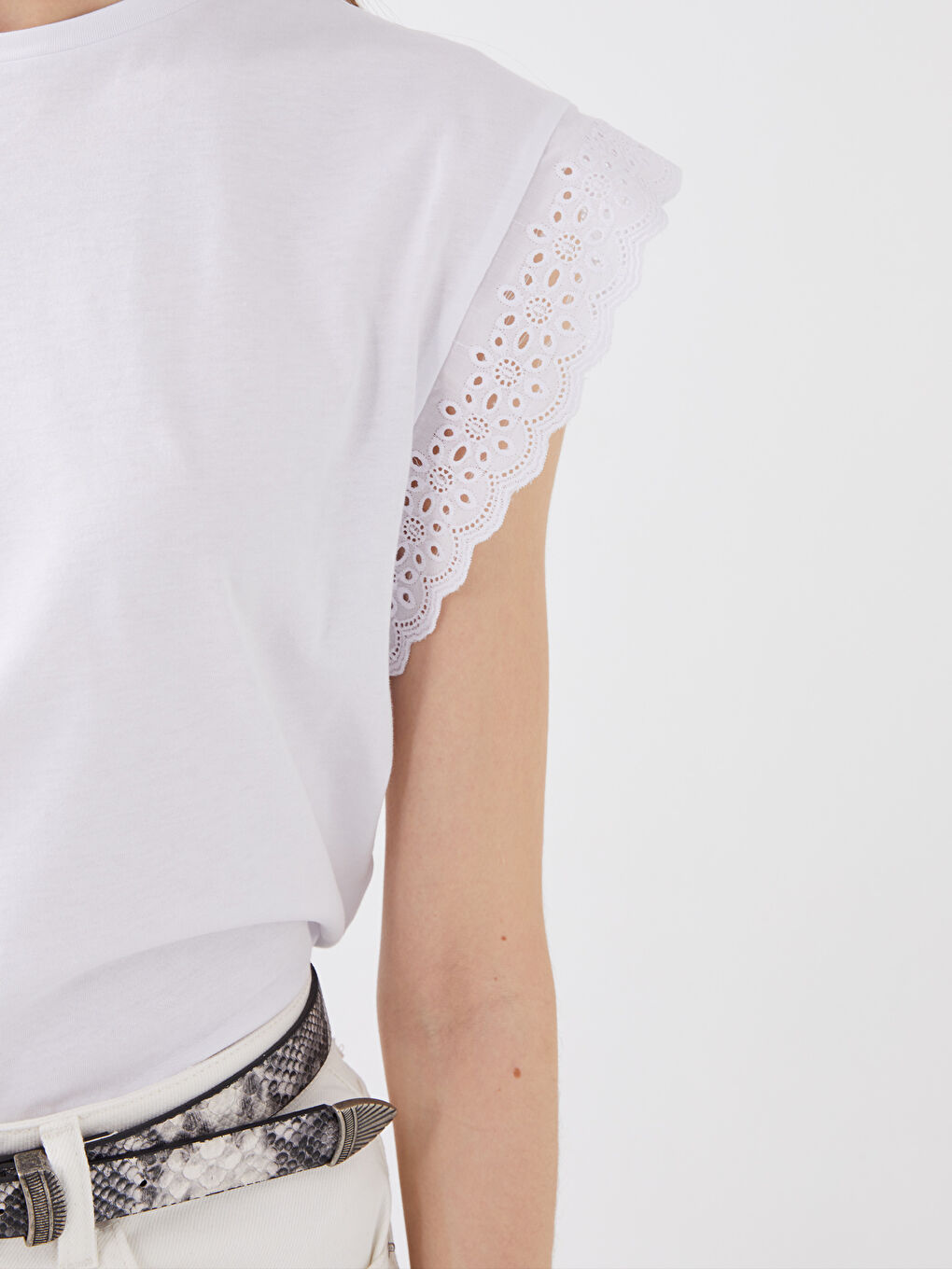 Beyaz Bisiklet Yaka Düz Kısa Kollu Kadın Bluz-3