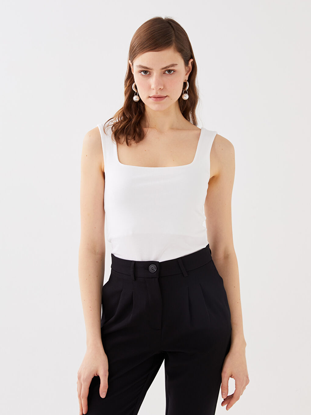 Beyaz Kare Yaka Düz Askılı Kadın Crop-1