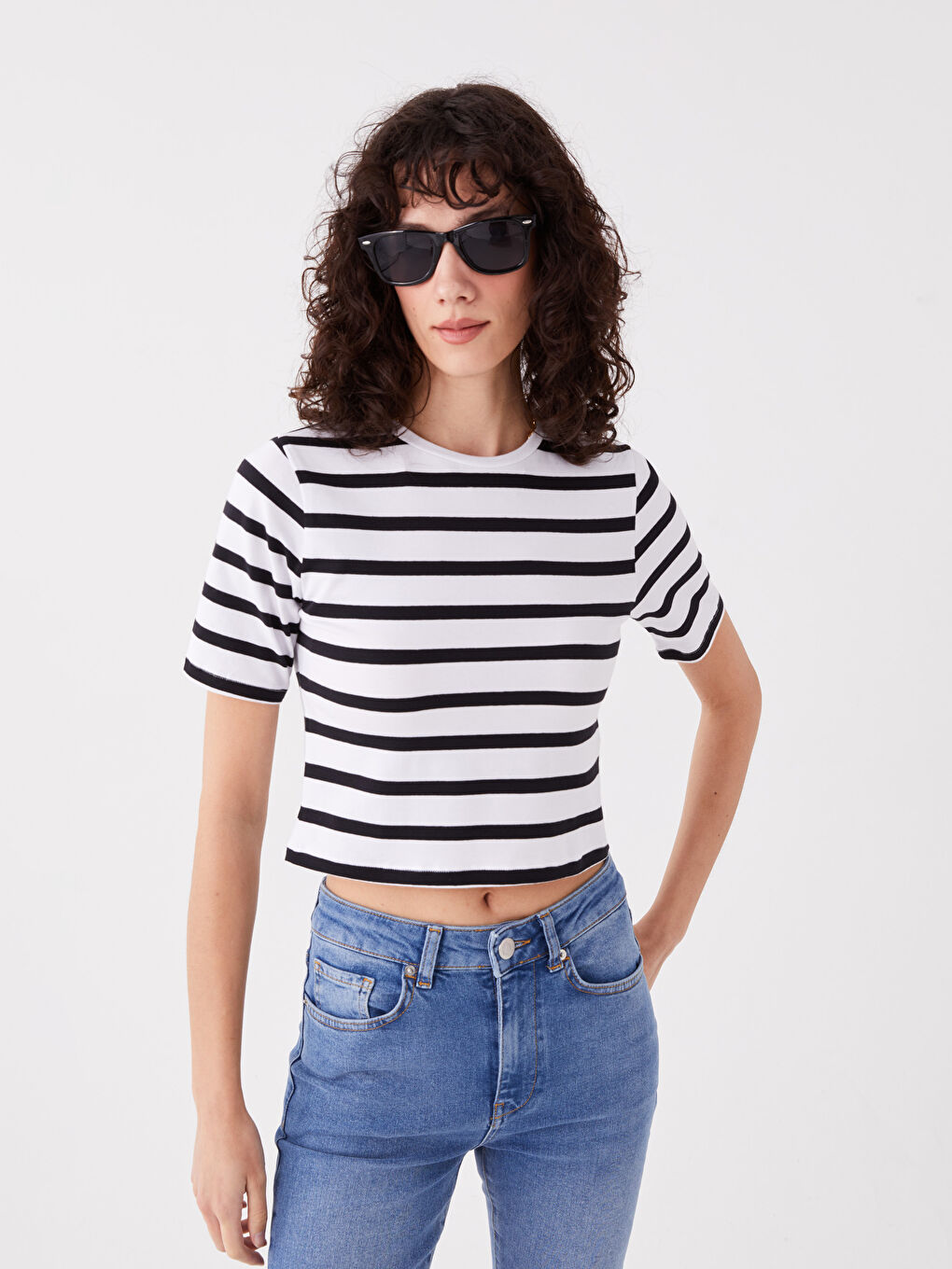 Siyah Bisiklet Yaka Çizgili Kısa Kollu Kadın Crop
