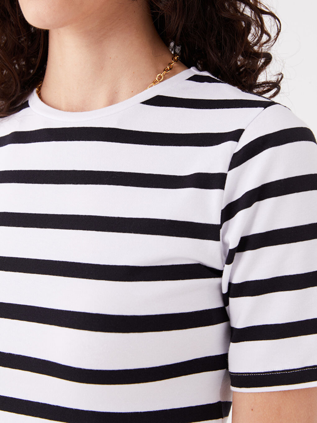 Siyah Bisiklet Yaka Çizgili Kısa Kollu Kadın Crop-3