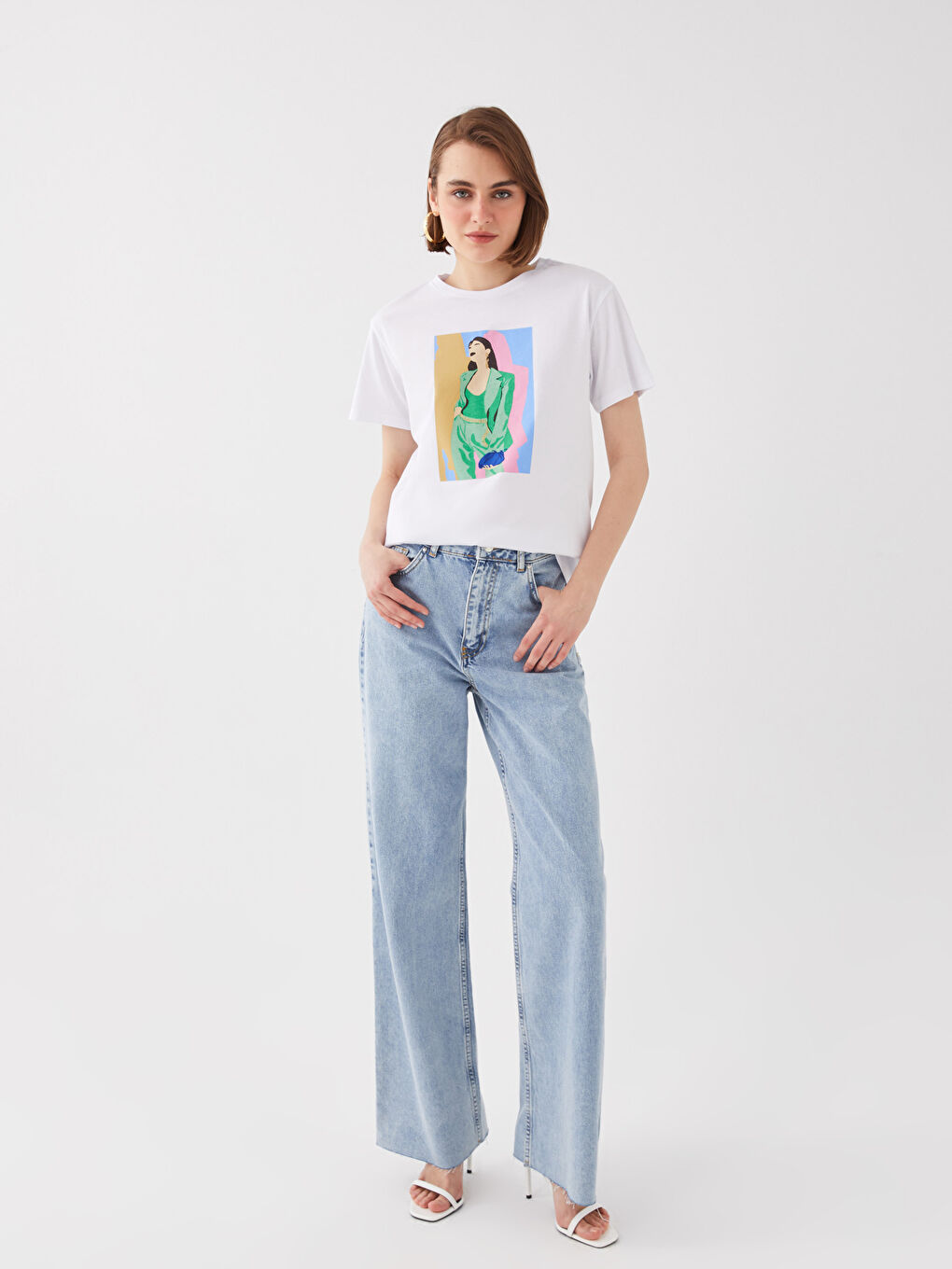 Beyaz Bisiklet Yaka Baskılı Kısa Kollu Kadın Tişört-2