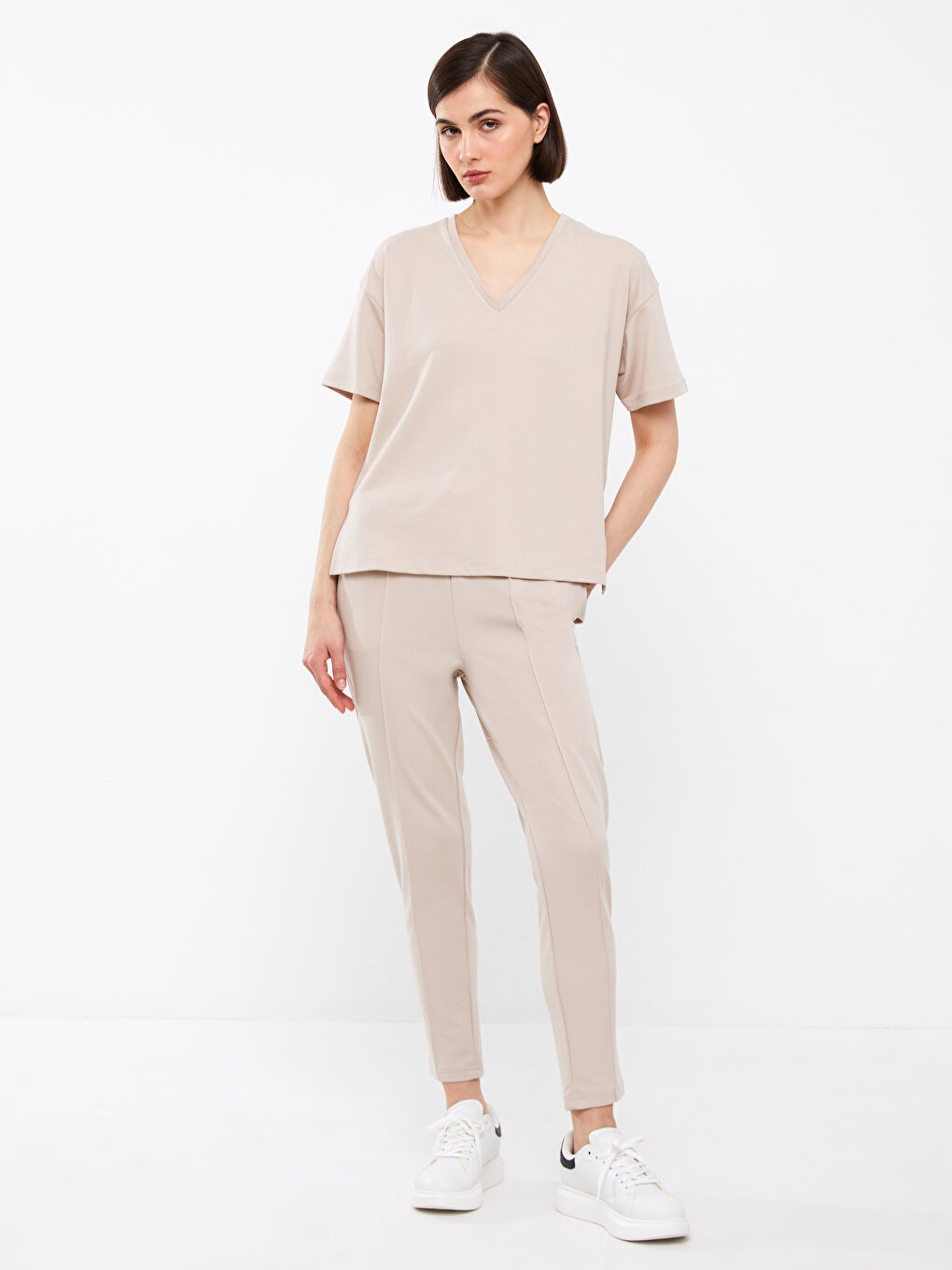 Gri V Yaka Düz Kısa Kollu Kadın Tişört-2