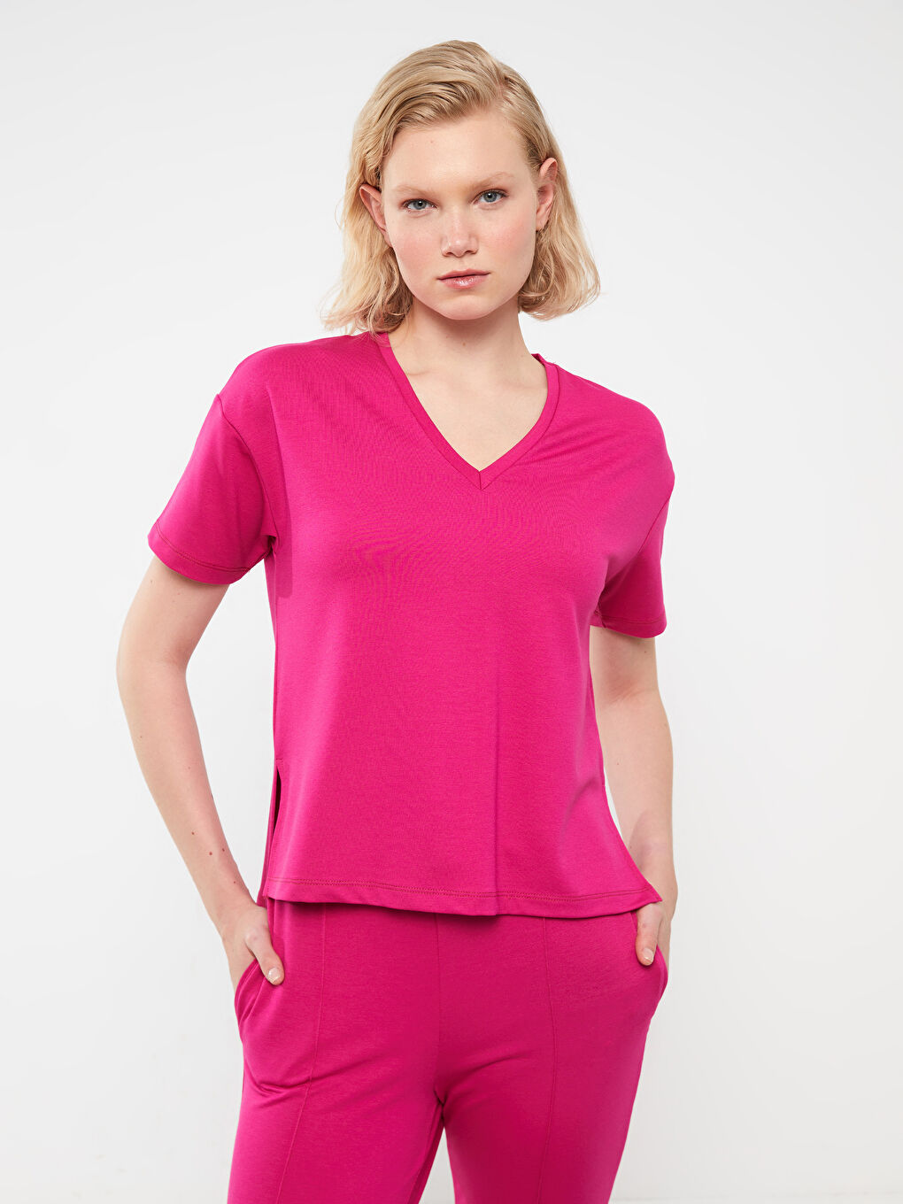 Fuşya V Yaka Düz Kısa Kollu Kadın Tişört